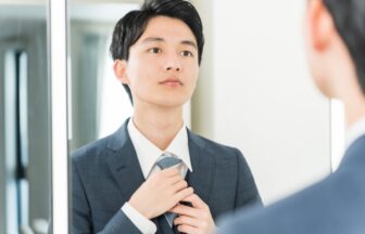 ホテル勤務　身だしなみ　髪型　メイク