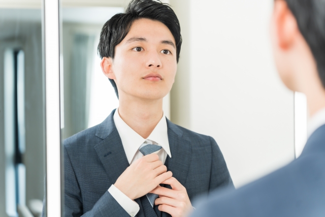 ホテル勤務　身だしなみ　髪型　メイク