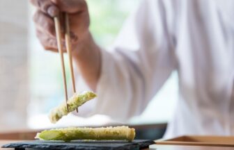 マスダプランニング株式会社 天ぷら弥平 調理