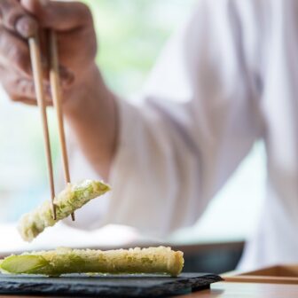 マスダプランニング株式会社　天ぷら弥平　調理