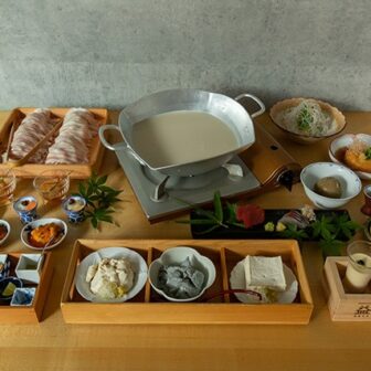 マスダプランニング株式会社　カネマス弥平とうふ店　調理